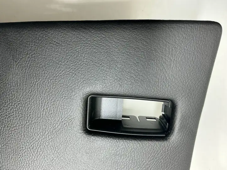 Cadillac Escalade IV (2014 - 2019) 5074463 Нижняя отделка панели приборов — фото 2