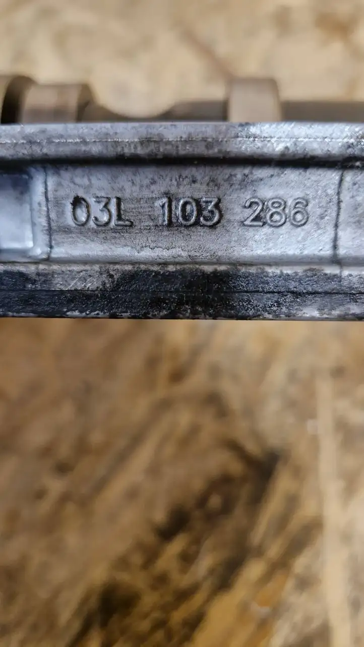 Audi Q5 SQ5 (2008 - 2012) 03L103286 Крышка распределительного вала — фото 5