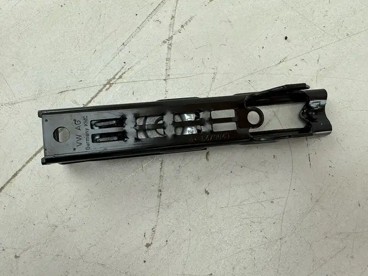 Volkswagen Golf VIII (2019 - ) 565857819A Регулятор высоты ремня безопасности — фото 7
