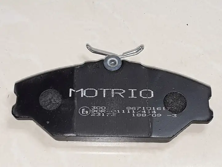 Renault Megane I (1995 - 2002) 8671016177 Передние тормозные колодки — фото 3