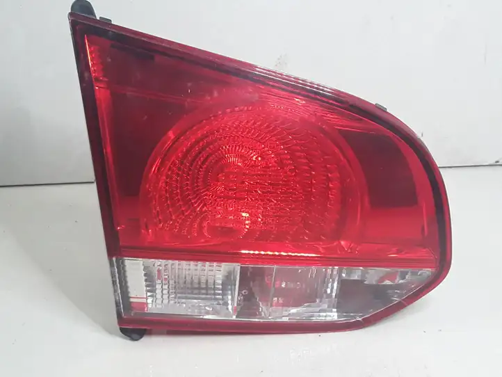 Volkswagen Golf VI (2009 - 2013) 5K0945107 Задний фонарь в крышке багажника — фото 1