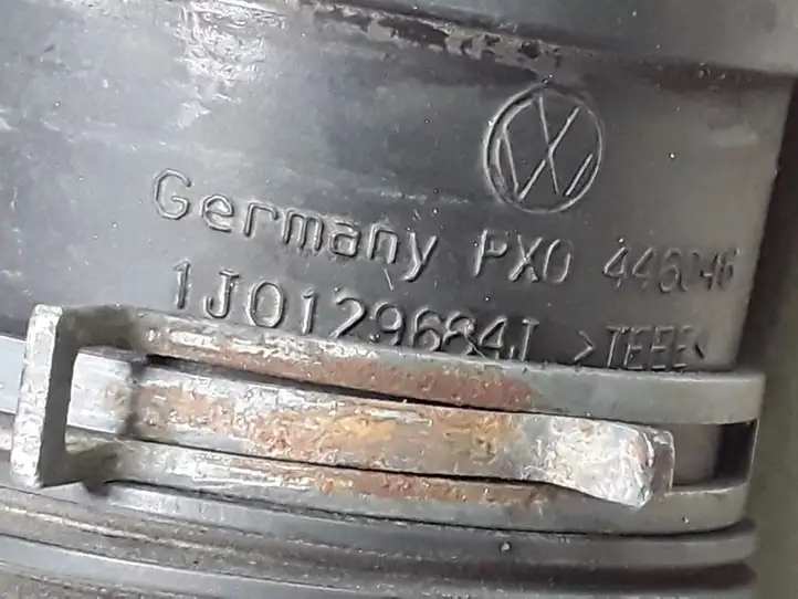 Seat Toledo II (1M) (1998 - 2006) 1J0129684J Трубка подачи воздуха — фото 2