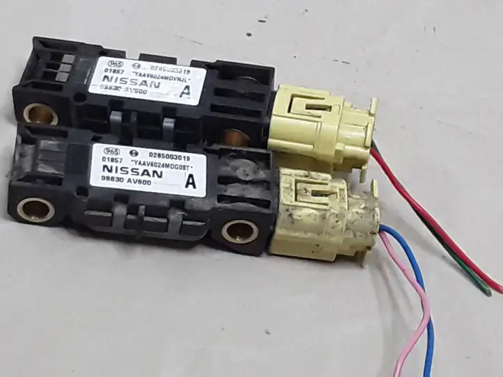 Nissan Primera (2001 - 2008) 98830AV600 Датчик удара SRS — фото 1