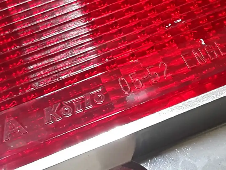 Toyota Avensis T250 (2003 - 2006) KOITO0552 Дополнительный стоп фонарь — фото 2