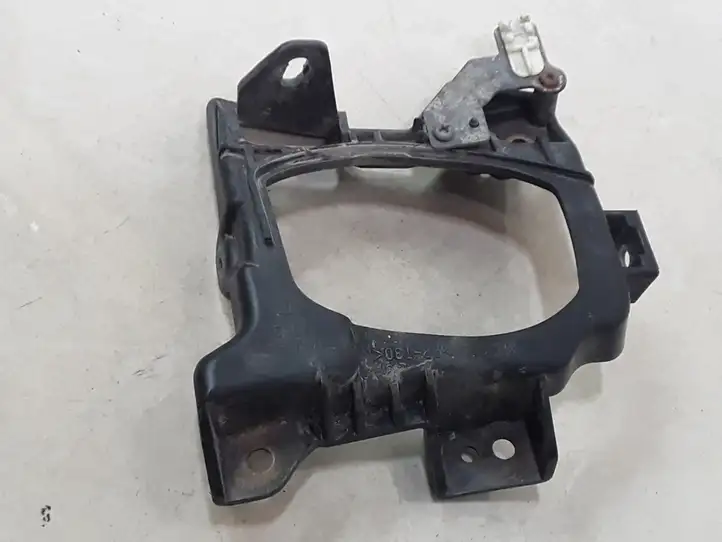 Mazda 3 I (2006 - 2009) STANLEYP6242 Кронштейн противотуманной фары — фото 1