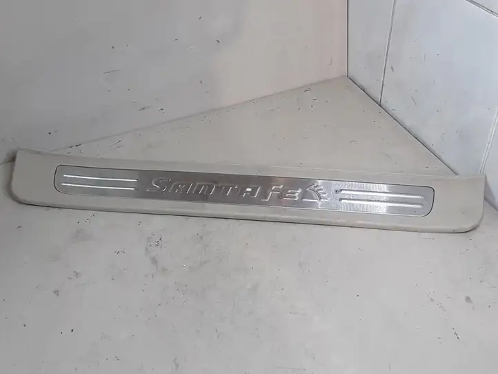 Hyundai Santa Fe (2005 - 2009) 858812B000 Наружная отделка переднего порога — фото 1