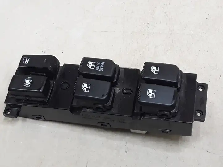 Hyundai Santa Fe (2005 - 2009) 935702B500S4 Блок кнопок стеклоподъемников — фото 1