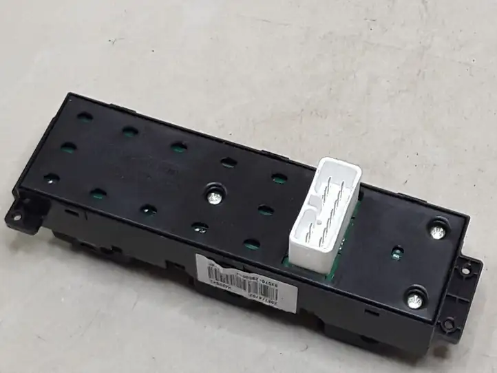 Hyundai Santa Fe (2005 - 2009) 935702B500S4 Блок кнопок стеклоподъемников — фото 2