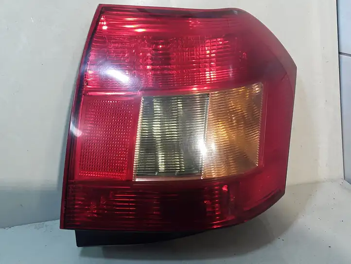 Toyota Corolla E120 E130 (2000 - 2004) KOITO0251 Задний фонарь в кузове — фото 1