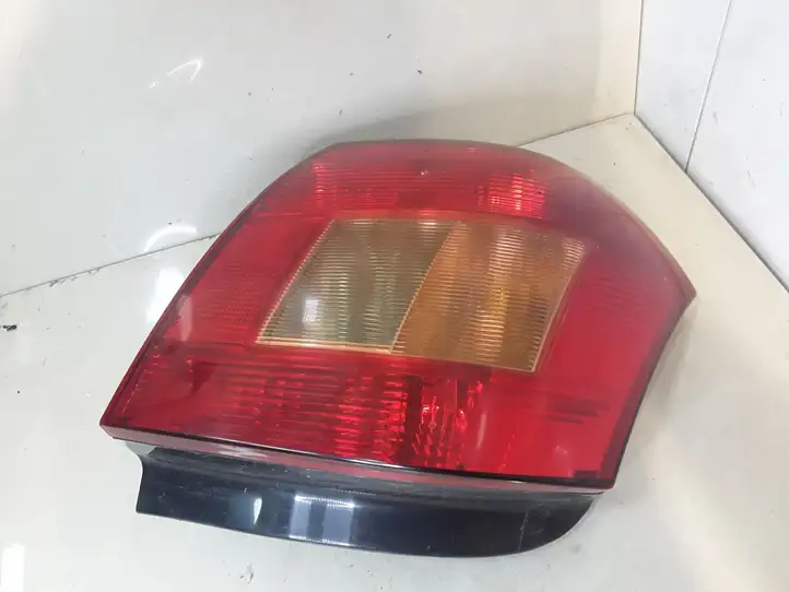Toyota Corolla E120 E130 (2000 - 2004) KOITO0251 Задний фонарь в кузове — фото 4