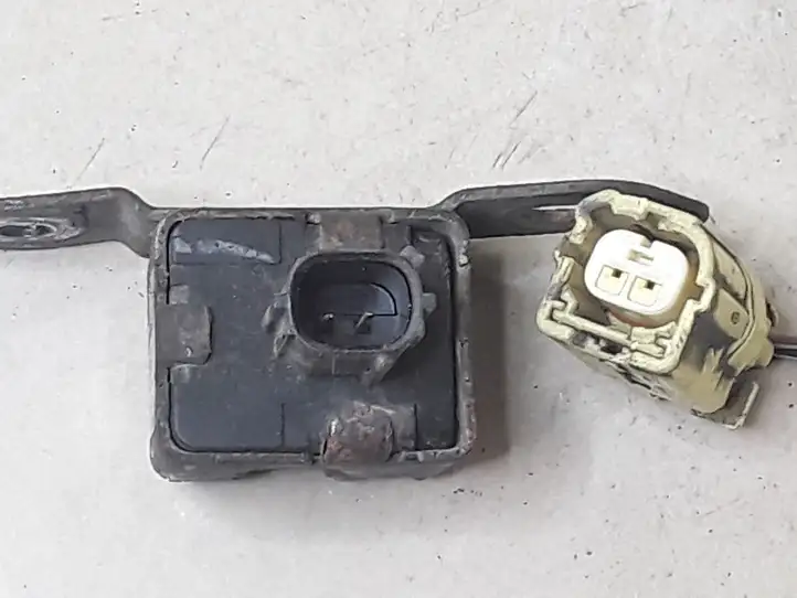 Toyota Corolla E120 E130 (2000 - 2004) 8917313030 Датчик удара SRS — фото 3
