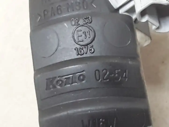 Toyota Corolla E120 E130 (2000 - 2004) KOITO0254 Дополнительный стоп фонарь — фото 2