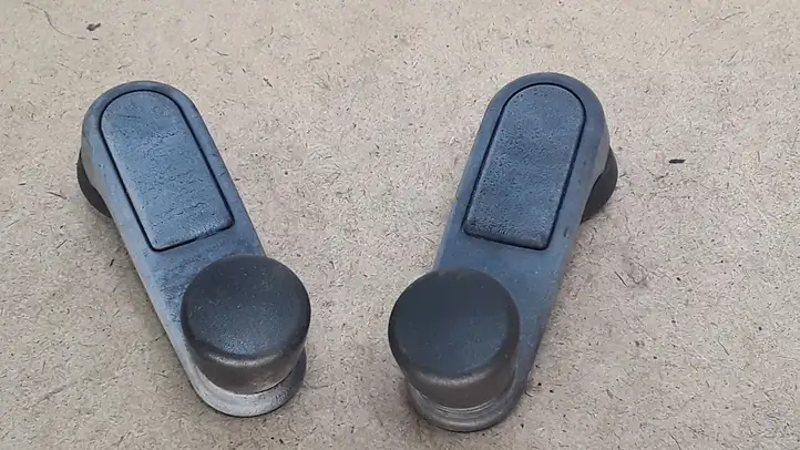 Peugeot 206 (1998 - 2012) 9637131077 Ручка стеклоподъемника — фото 1
