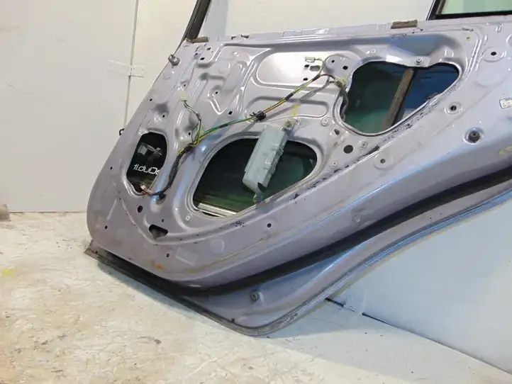 Toyota Prius (XW10) (1997 - 2003) 6700347030 Задняя дверь — фото 6
