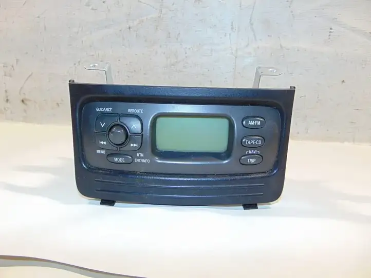 Toyota Yaris Verso (1999 - 2005) 8611052030 Магнитола / мультимедийная система — фото 1
