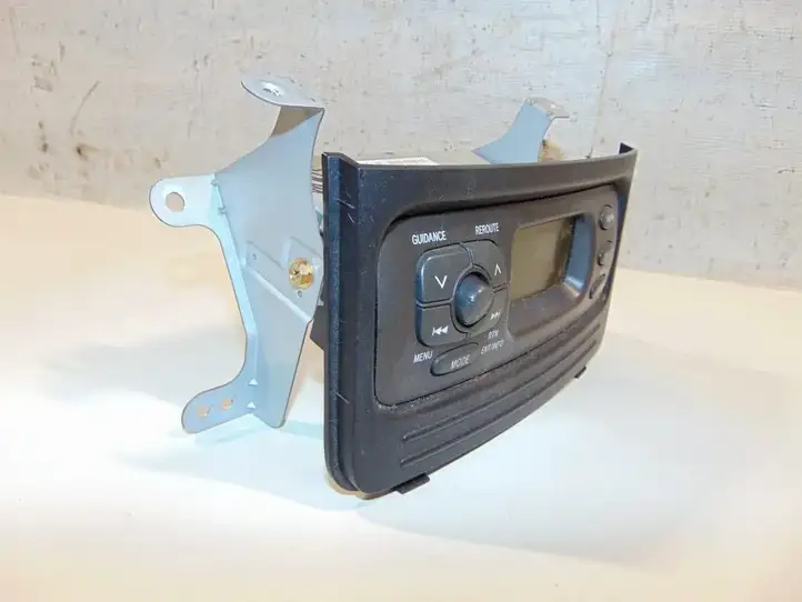 Toyota Yaris Verso (1999 - 2005) 8611052030 Магнитола / мультимедийная система — фото 3