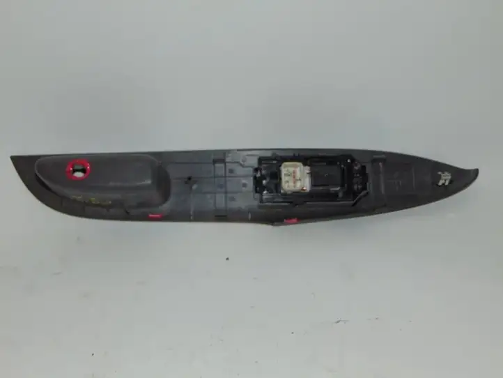 Toyota Prius (XW10) (1997 - 2003) 8403047010 Блок кнопок стеклоподъемников — фото 2
