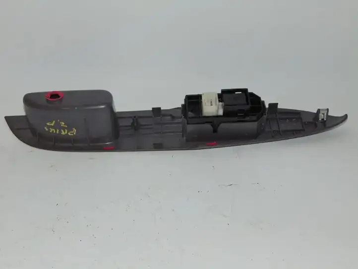 Toyota Prius (XW10) (1997 - 2003) 8403047010 Блок кнопок стеклоподъемников — фото 3