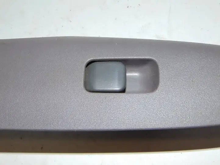 Toyota Prius (XW10) (1997 - 2003) 8403047010 Блок кнопок стеклоподъемников — фото 5