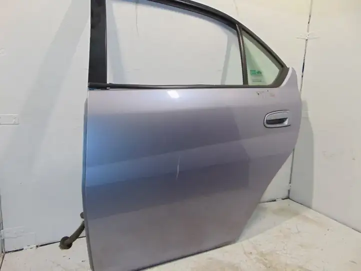 Toyota Prius (XW10) (1997 - 2003) 6700447030 Задняя дверь — фото 3