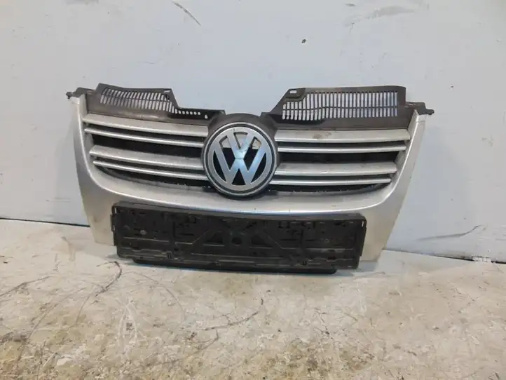 Volkswagen Jetta V (2005 - 2010) 1K5853653A Верхняя решетка радиатора — фото 1
