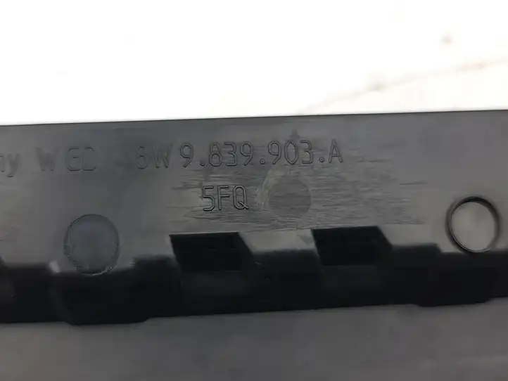 Audi A4 S4 B9 (2015 - 2019) 8W9839904A Накладка заднего стекла — фото 8