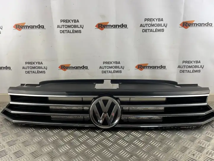 Volkswagen PASSAT B8 (2015 - ) Передняя решетка — фото 1