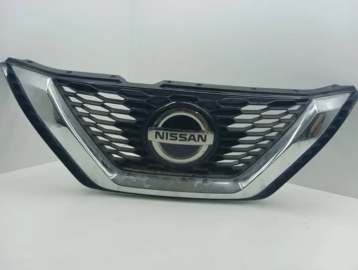 Nissan Qashqai (2017 - 2020) 6833U100 Передняя решетка — фото 1