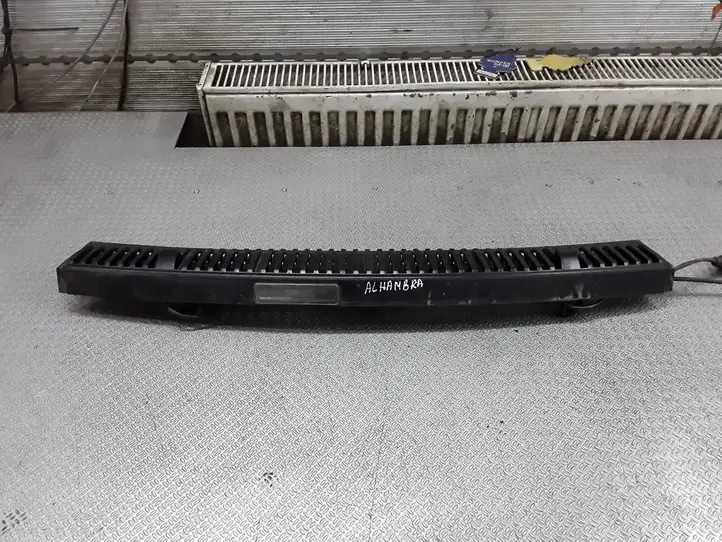 Seat Alhambra (Mk1) (2000 - 2010) 7M3853185C Жабо стеклоочистителей — фото 1
