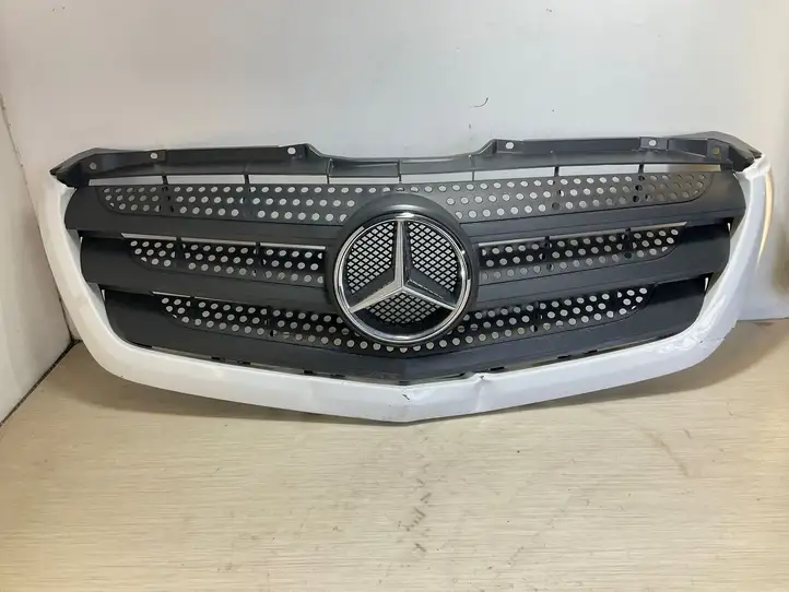 Mercedes-Benz Sprinter W906 (2006 - 2018) A9068880523 Передняя решетка — фото 1