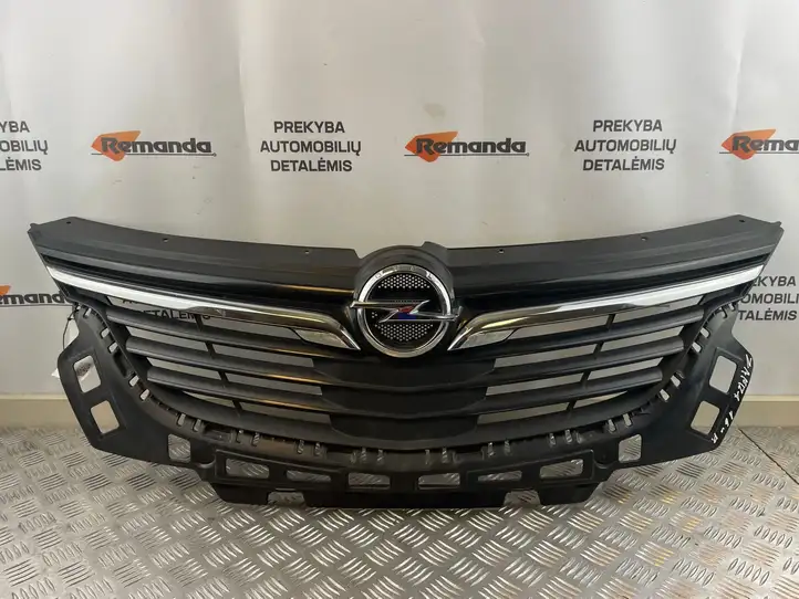 Opel Zafira C (2014 - 2016) 13300698 Передняя решетка — фото 1