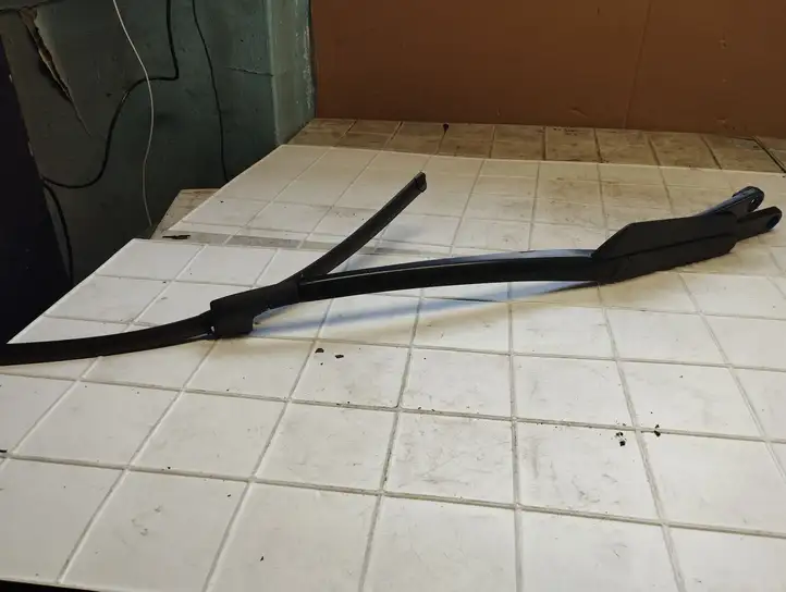 Volkswagen Touareg I (2002 - 2010)  7L0955205G Ножка стеклоочистителей лобового стекла