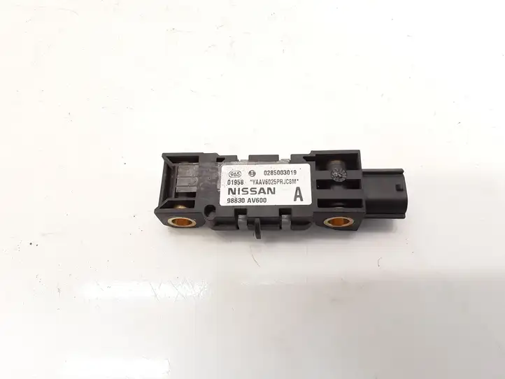 Nissan Primera (2001 - 2008) 98830AV600 Датчик удара SRS — фото 1