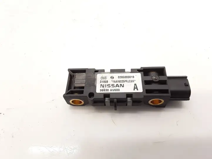 Nissan Primera (2001 - 2008) 98830AV600 Датчик удара SRS — фото 3