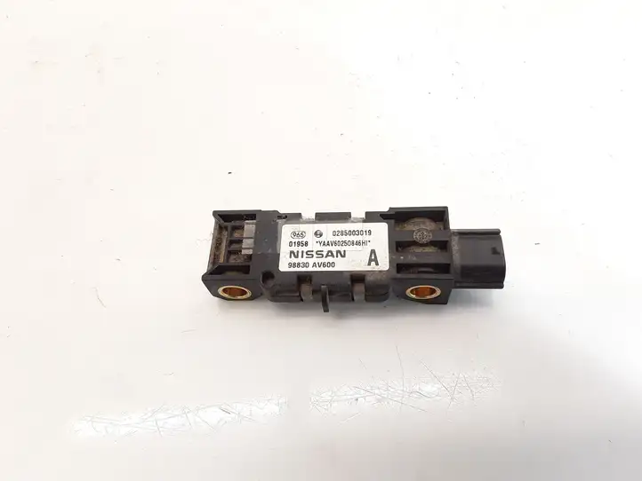 Nissan Primera (2001 - 2008) 98830AV600 Датчик удара SRS — фото 1