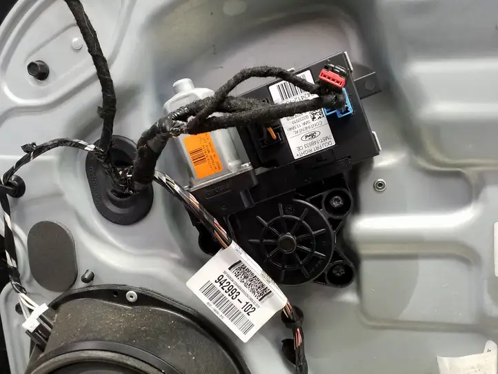 Ford Kuga I (2008 - 2012) Дверь — фото 16