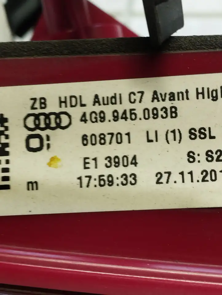 Audi A6 C7 (2011 - 2014) 4G9945093B Задний фонарь в крышке багажника — фото 3