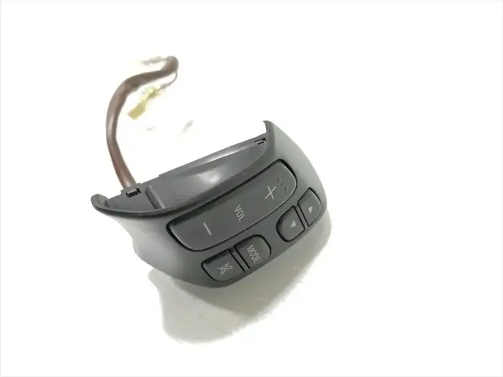 Mazda MPV (1999 - 2006) 153769 Кнопки на рулевом колесе — фото 1