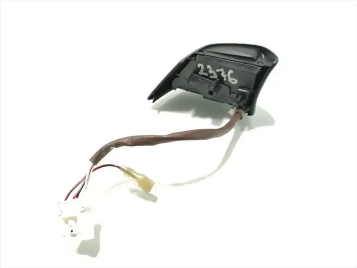 Mazda MPV (1999 - 2006) 153769 Кнопки на рулевом колесе — фото 2