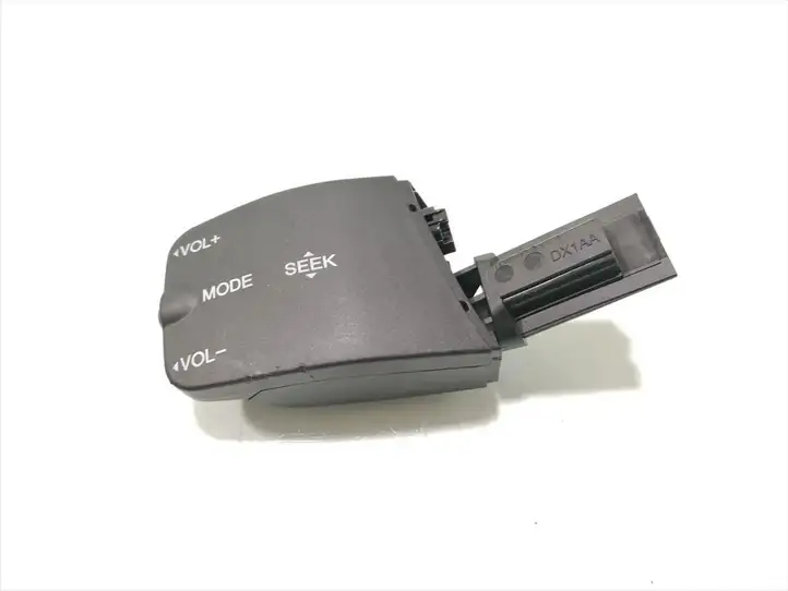 Ford Focus (2005 - 2008) 3M5T-14K47AD Кнопки на рулевом колесе — фото 1