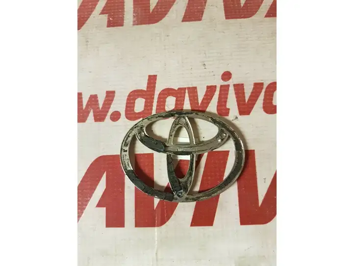 Toyota Avensis T250 (2006 - 2009) Эмблема модели — фото 2