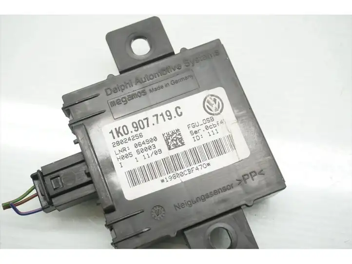 Audi A3/S3 8P (2008 - 2013) 1K0907719C Блок управления сигнализацией — фото 4