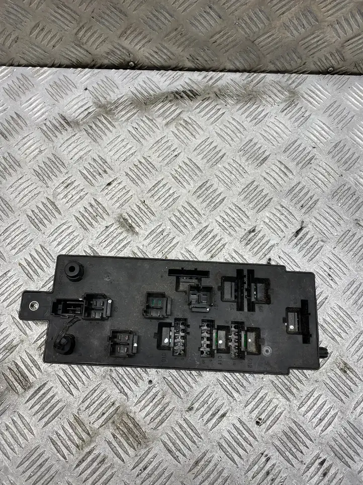 Land Rover Range Rover Sport L494 (2013 - 2017) HPLA14A073BC Блок предохранителей — фото 2