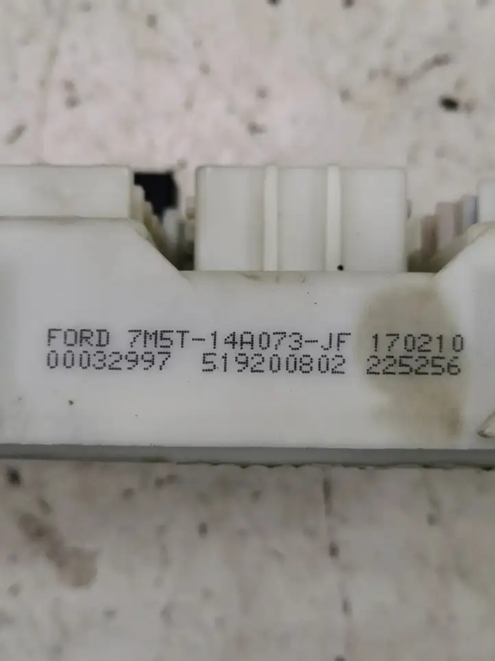 Ford Kuga I (2008 - 2012) 7M5T14A073JF Блок предохранителей — фото 6