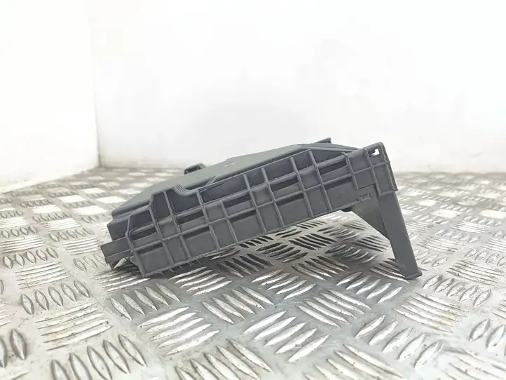 Volkswagen Golf V (2003 - 2009) 1K0937132 Крышка ящика предохранителей — фото 4