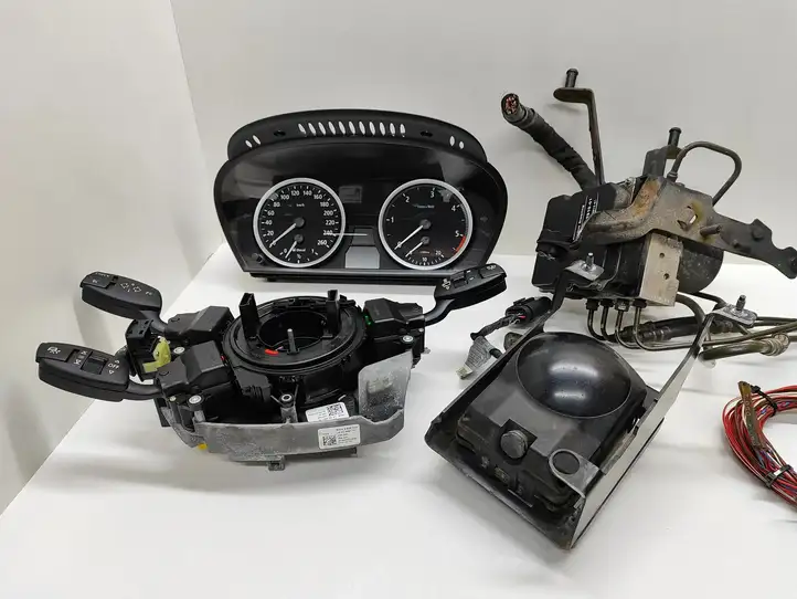 BMW 5 E60 E61 (2004 - 2010) 6950519 Радар Distronic — фото 11