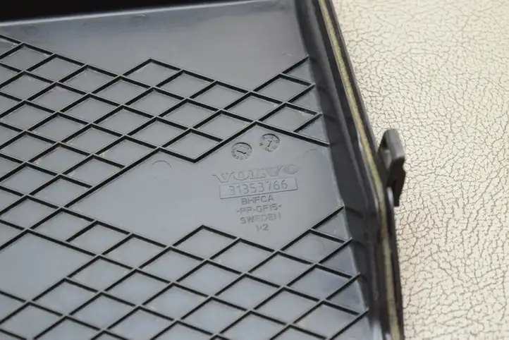 Volvo V60 (2013 - 2018) 31353766 Крышка ящика аккумулятора — фото 9