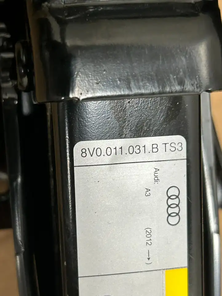 Audi A3/S3 8V (2012 - 2016) 8V5012109E Прочие детали салона — фото 13