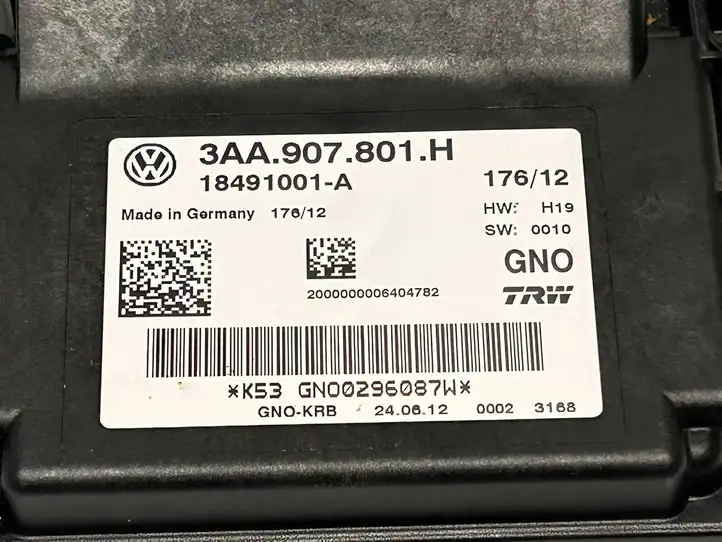 Volkswagen PASSAT B7 (2011 - 2014) 3AA907801H Блок управления стояночным тормозом — фото 2