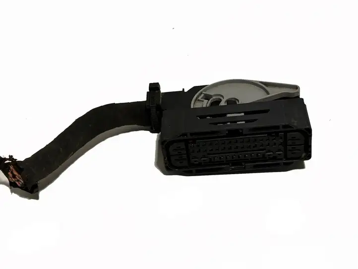 Audi A3/S3 8V (2016 - 2020) 5Q0973046D Разъем модуля ABS — фото 6